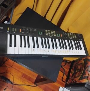 Yamaha PSR-11 Keyboard